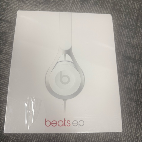 Beats EP White Headphones - Picture 1 of 4